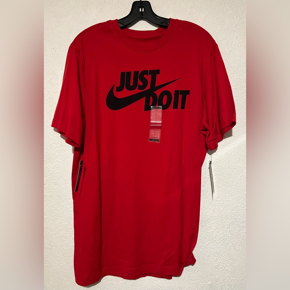 Men’s Nike Tee Size Large